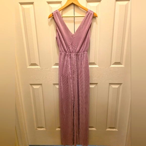 Pink Lilly All About You Pleated Jumpsuit- Size Small- NWOT🌹 - Picture 1 of 4